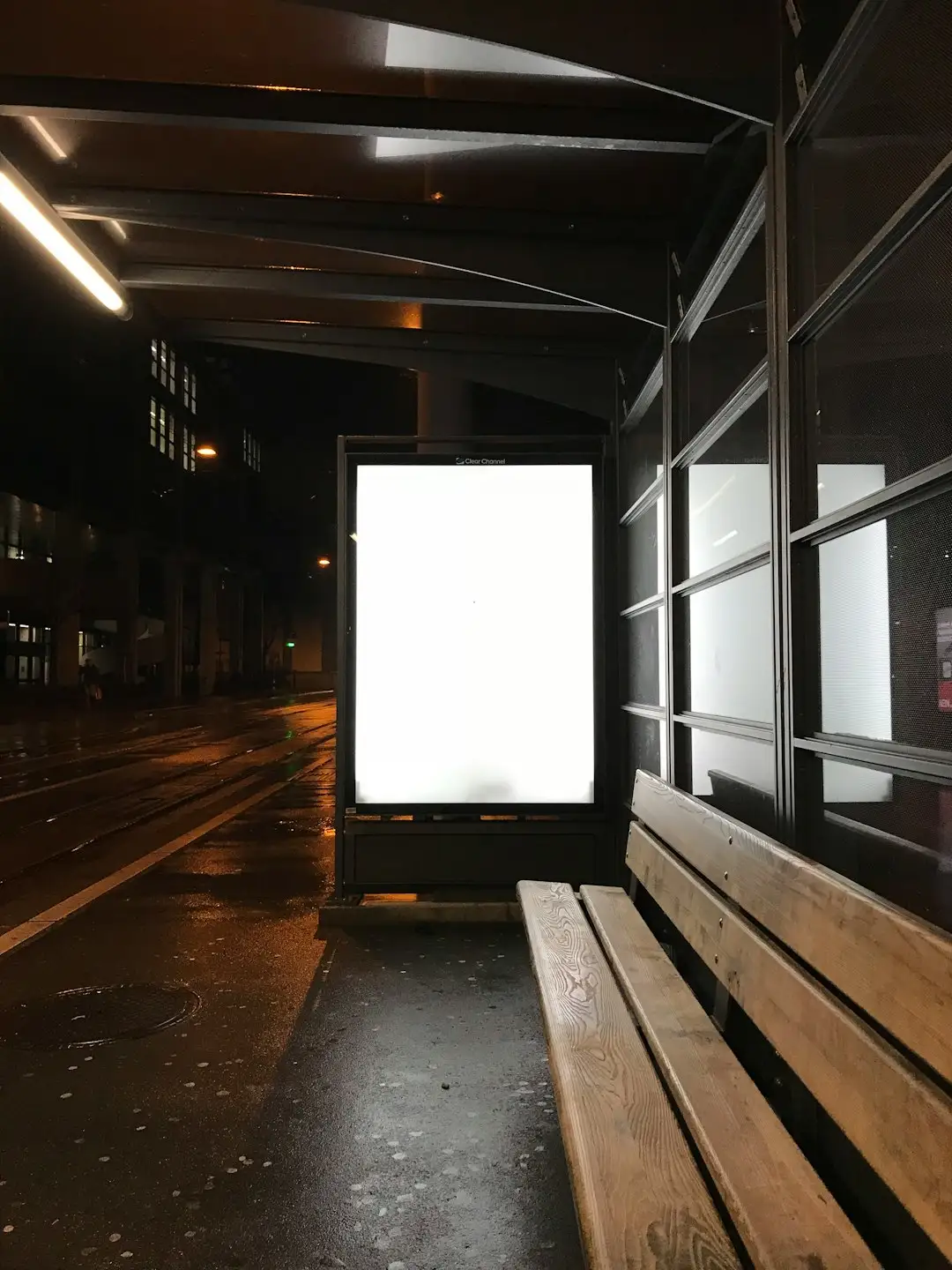 粤东企业广告制作方案对比:自建团队与汕头本地传媒公司合作的分析正文配图 2